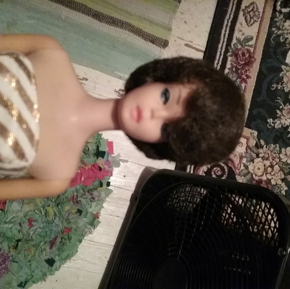 1959 Brunette Bubble Cut Barbie - Picture 6 of 13